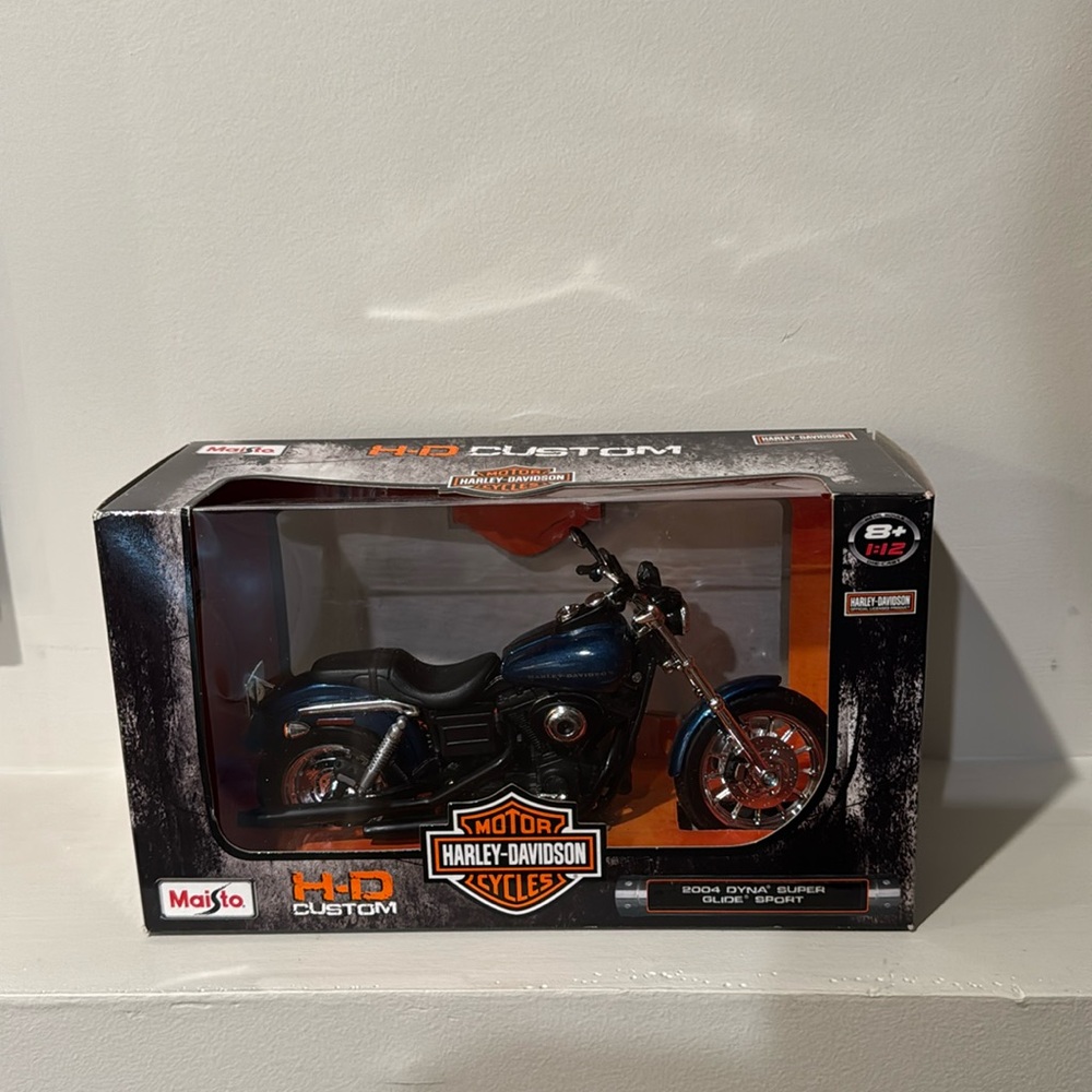 Harley-Davidson Dyna Super Glide Sport Motorcycle Model by Maisto